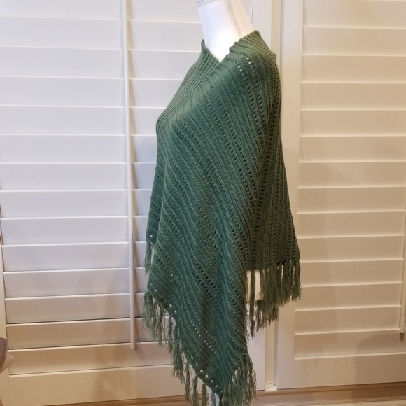 💥New York & Company Poncho Sweather - Picture 2 of 6